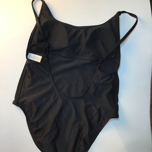 𝅺BLACK One Piece Swimsuit - Picture 5 of 10